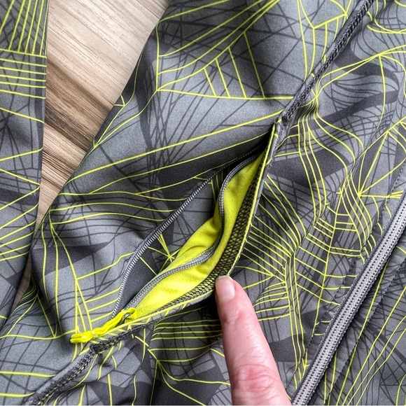 LL Bean midweight all weather coat Grey/neon yellow line pattern Size M.… - Picture 5 of 12